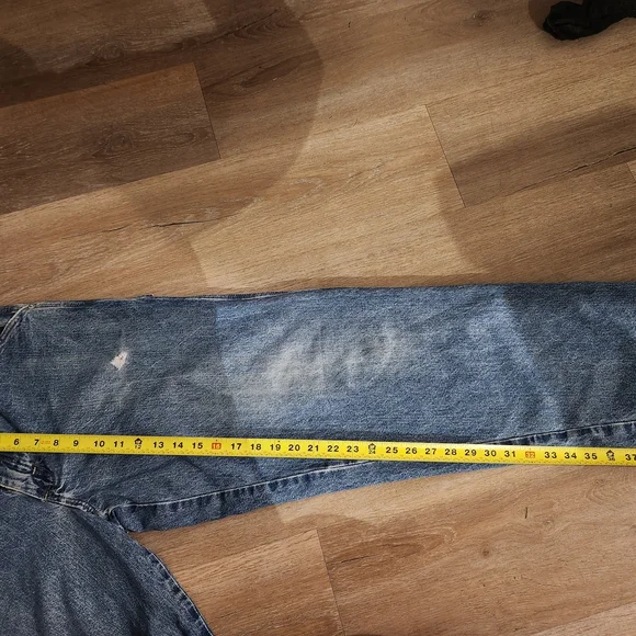 Wrangler Men's Relaxed Jeans in Blue - Picture 12 of 13